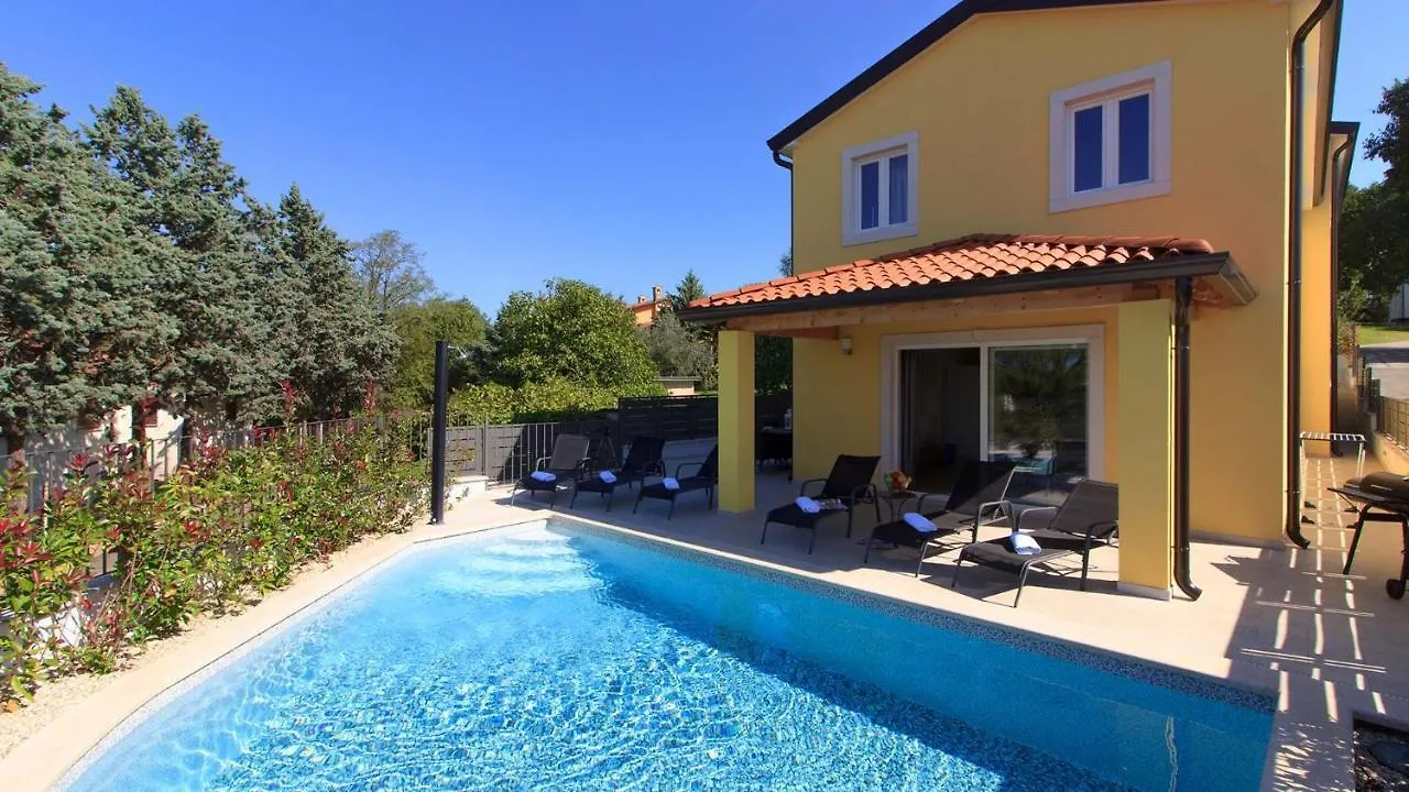 Beautiful Villa Mugeba I With Pool In Porec Near The Aquapark 0*,  Κροατία