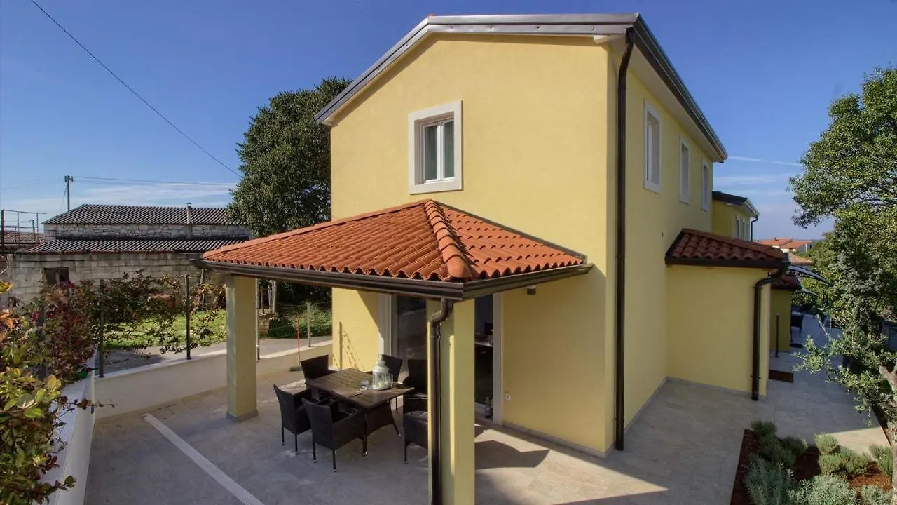 Beautiful Villa Mugeba I With Pool In Porec Near The Aquapark